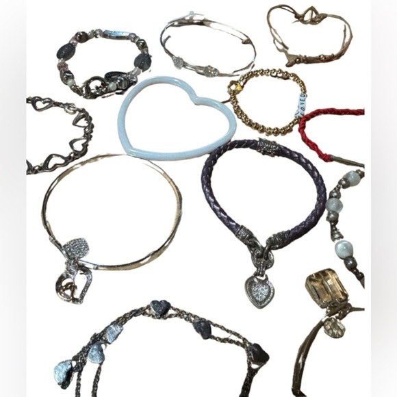 💕21 Heart Themed Bracelets perfect for Valentine’s Day - Picture 2 of 3